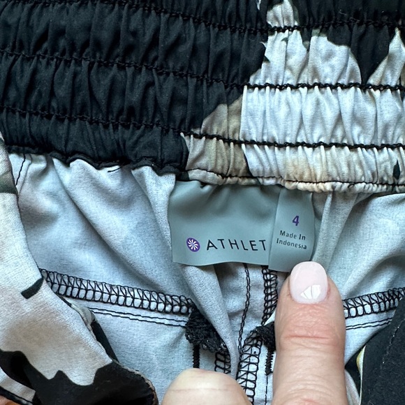 Athleta beach shorts - Picture 2 of 4